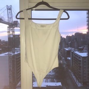 Aritzia Babaton Contour Bodysuit, White Size M